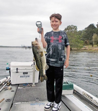 11 year old Jesse Dannels from Ohio with a giant 7.1 lb. Lake Jackson Largemouth.