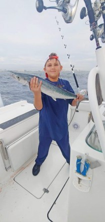 9 year old Riley Hermiz caught this kingfish while fishing with Capt. Will Howard of @ftlauderdaleoffshore