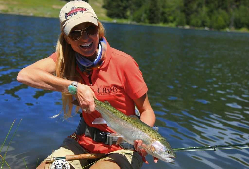 Rebekka Redd with a beautiful high mountain lake rainbow (photographer Rebekka Redd)