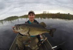 Angler-bass-fishing