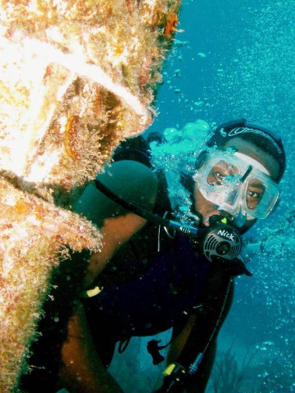 There is so much to see in less than 30 feet of water here in Grand Bahama. PHOTO CREDIT: Sunn Odyssey Divers.