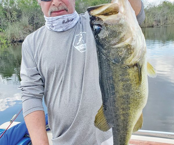 Jim from Ohio caught this 7.5 pound largemouth bass while fishing with SamCanFish.com.