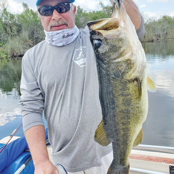 Jim from Ohio caught this 7.5 pound largemouth bass while fishing with SamCanFish.com.