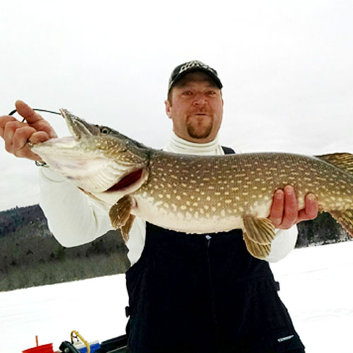 Ice fishing for Pike with Hillbilly