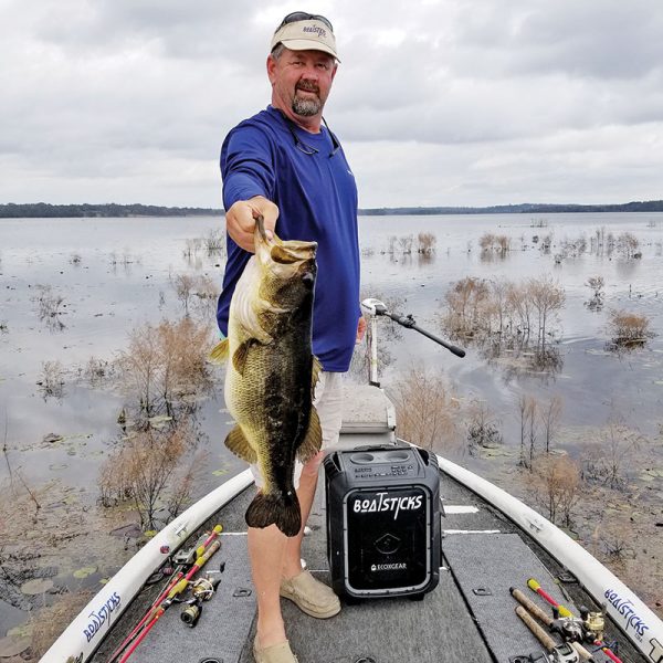 JR Mundinger with a FL Trophy Catch 8.9 lb lunker caught in late Feb. keeping his boat pinned in 20 MPH winds with his BOATSTICK.