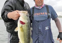 Quinn Petty with his new personal best bass and guide Pule Tyre on Seminole.