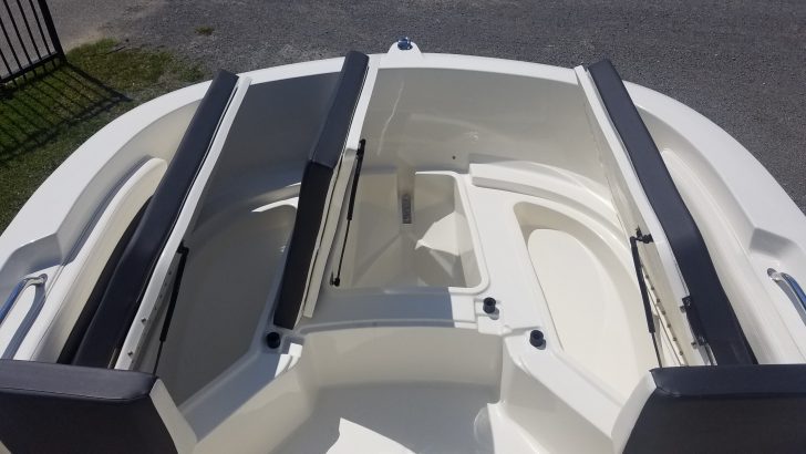 2021 Bayliner Trophy T20CC Bow filler cushion