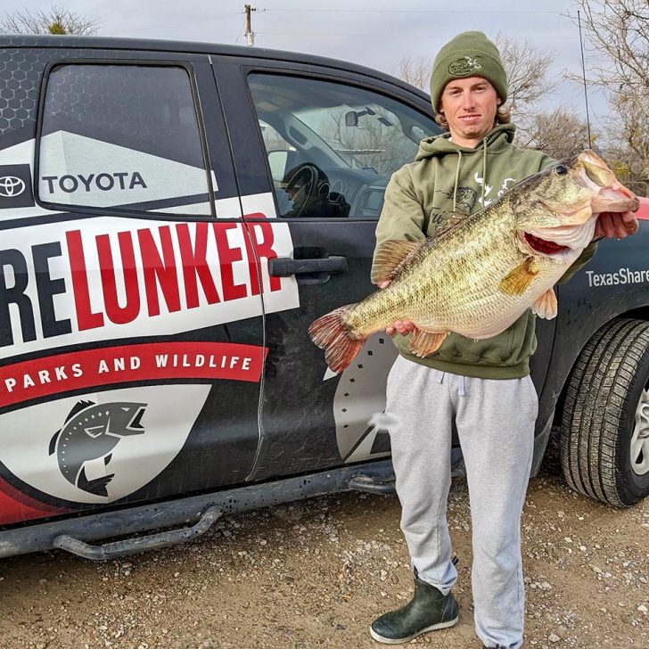 17.06 Pounds! Lunker Bass Biggest in Texas in 30 Years - Game & Fish