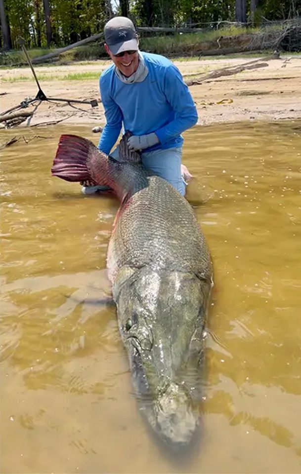 World Record 283-Pound Gar Caught On 6-lb. Test! - Coastal Angler